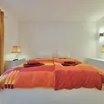 Another Day In Paradise Apartment *